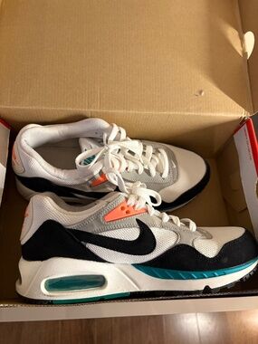 Nike Air Max Correlate White, Black, Green Sneakers Size 8 1/2 Gently Worn